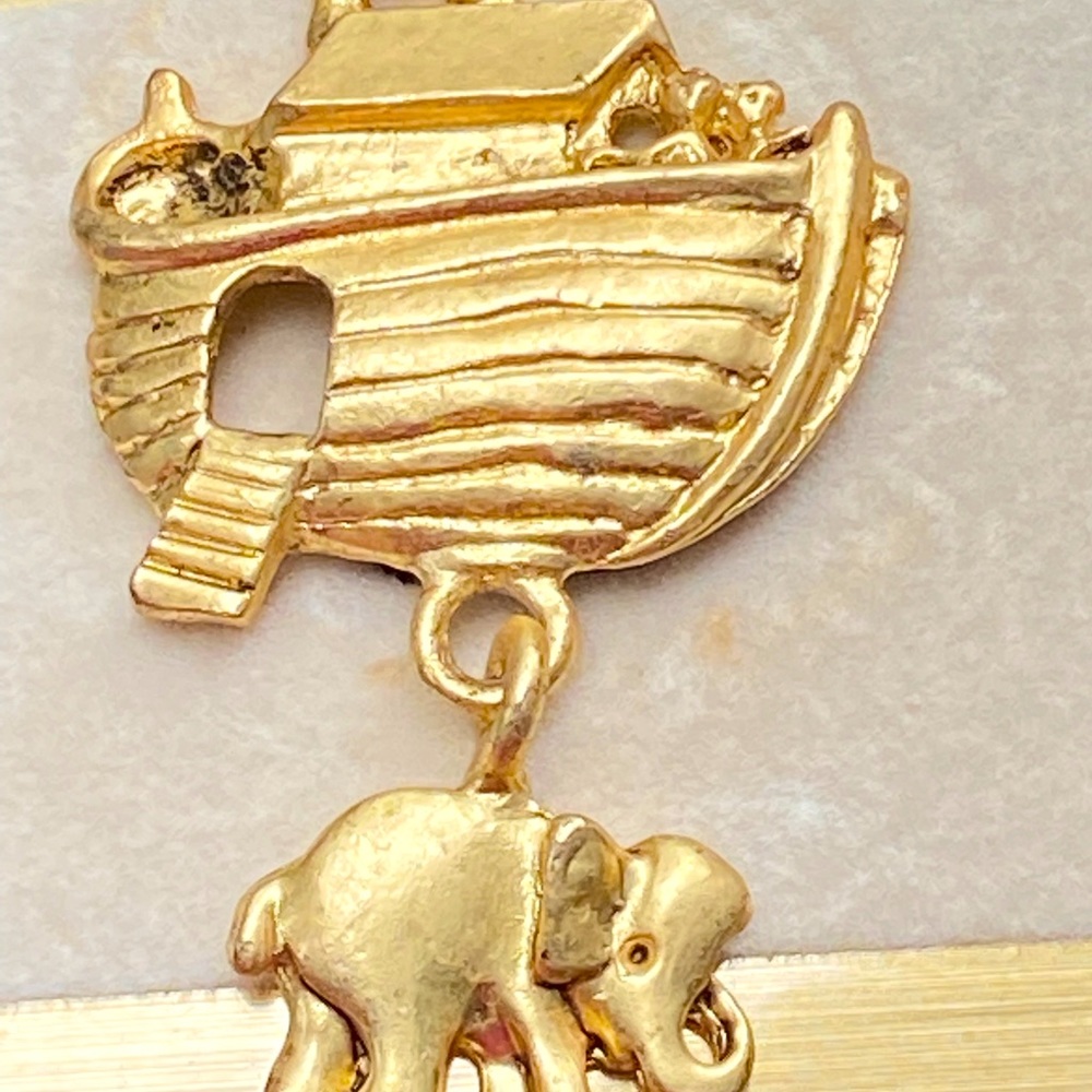 Tofa fashion earrings, gold Color NOAHS ARK